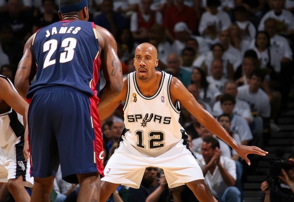 上海队横扫国王,詹姆斯惊艳四座 上海队横扫国王,詹姆斯惊艳四座