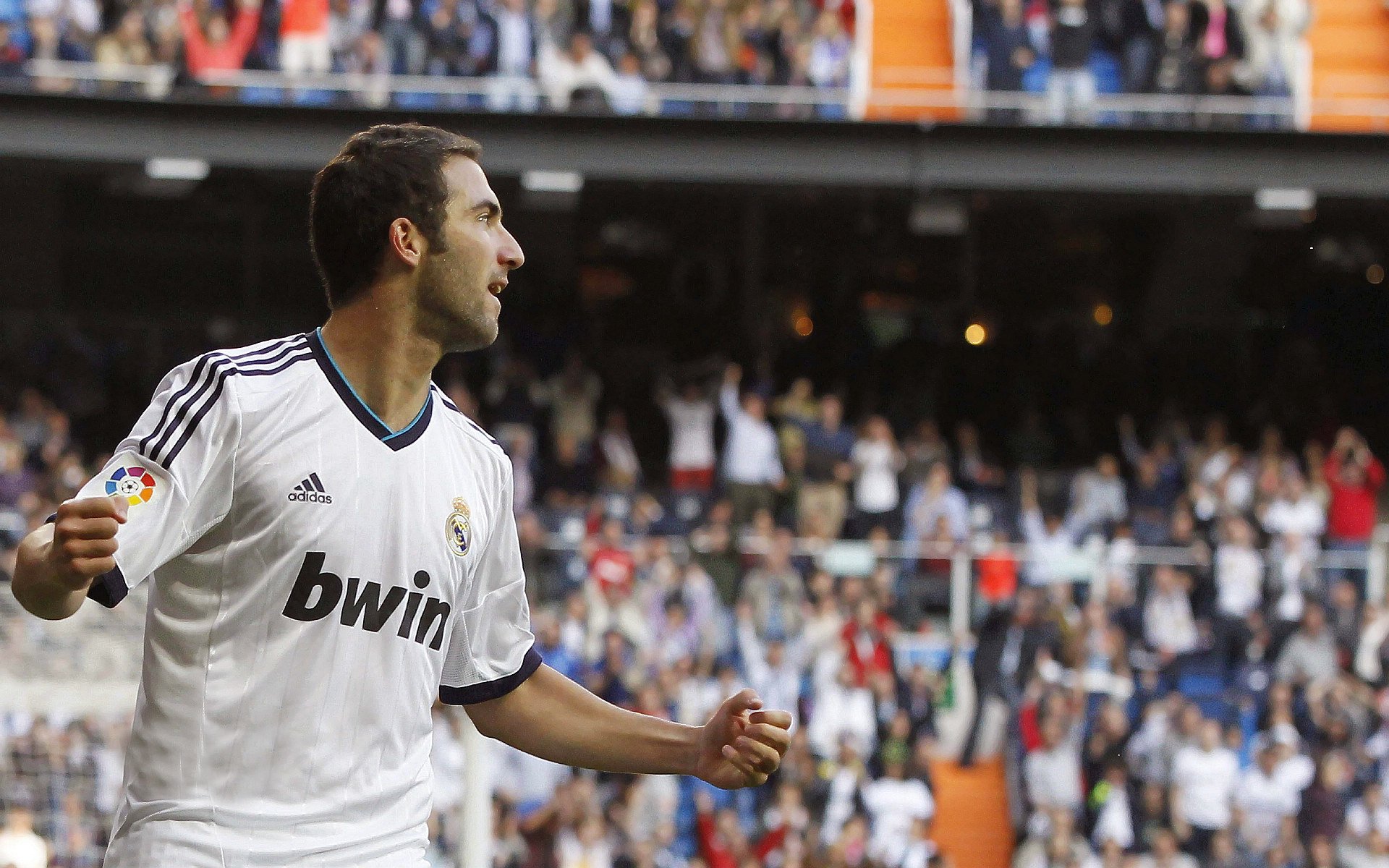 开云APP-巨兽觉醒！武切维奇44分绝命统治，碾碎活塞！