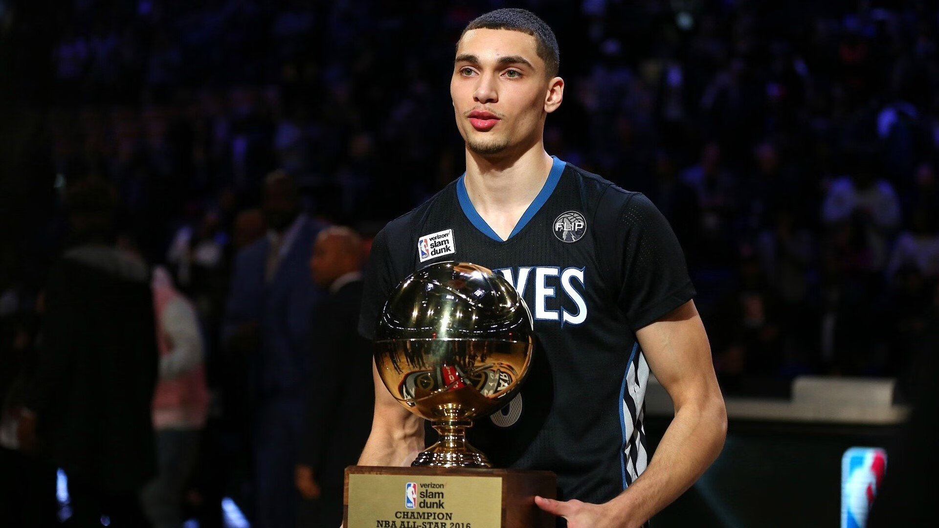 新狼王登基!狂轰42+6+4血洗魔术,爱德华兹一数据超同期乔丹